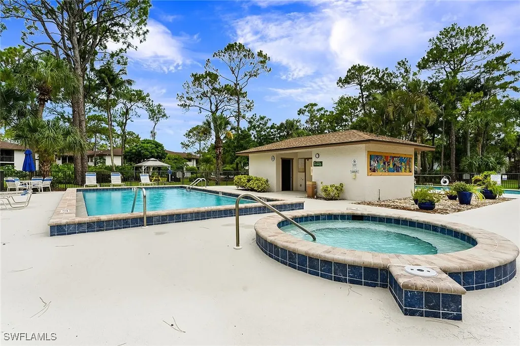 1933 Courtyard Way Naples FL 34112