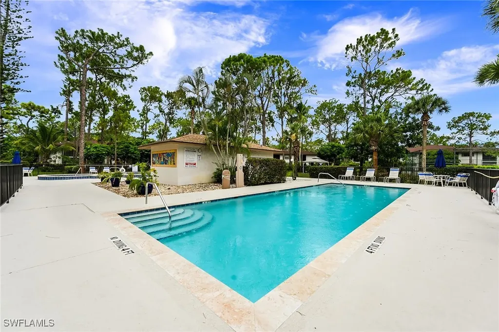 1933 Courtyard Way Naples FL 34112