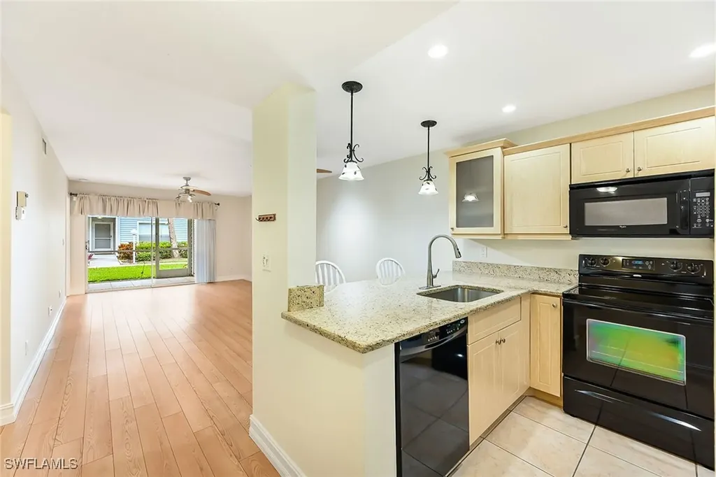 1933 Courtyard Way Naples FL 34112