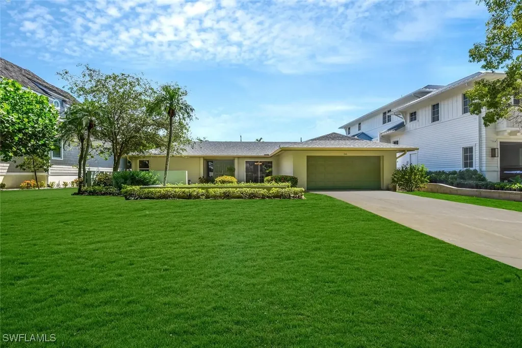 150 1st Avenue N Naples FL 34102