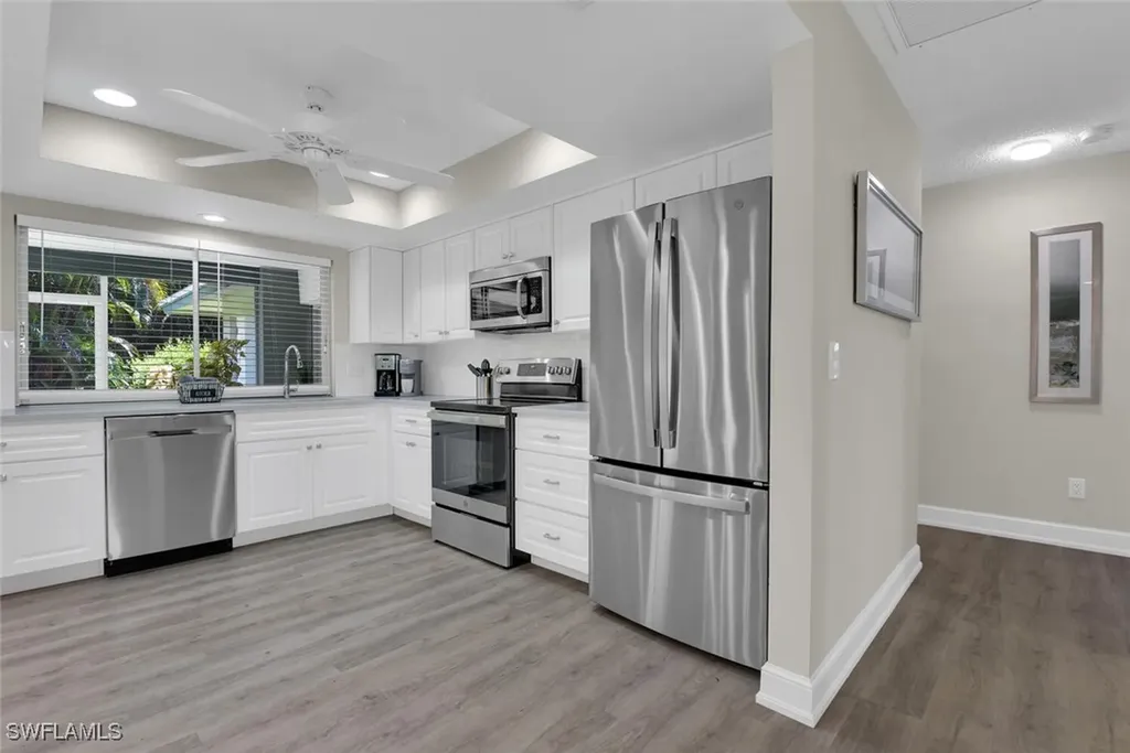 150 1st Avenue N Naples FL 34102