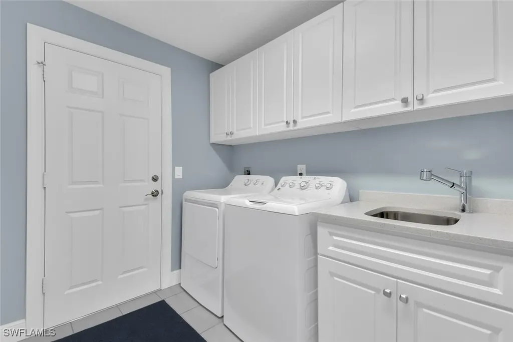 150 1st Avenue N Naples FL 34102