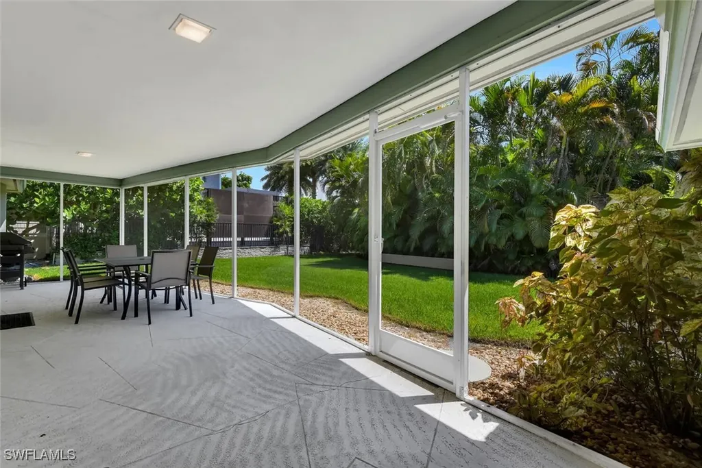 150 1st Avenue N Naples FL 34102