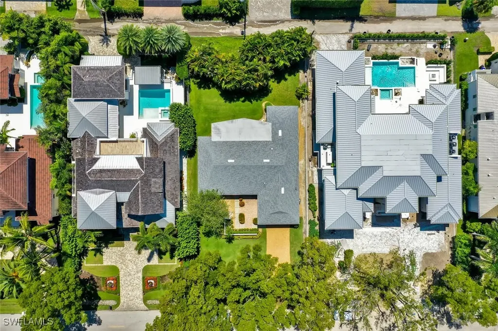 150 1st Avenue N Naples FL 34102