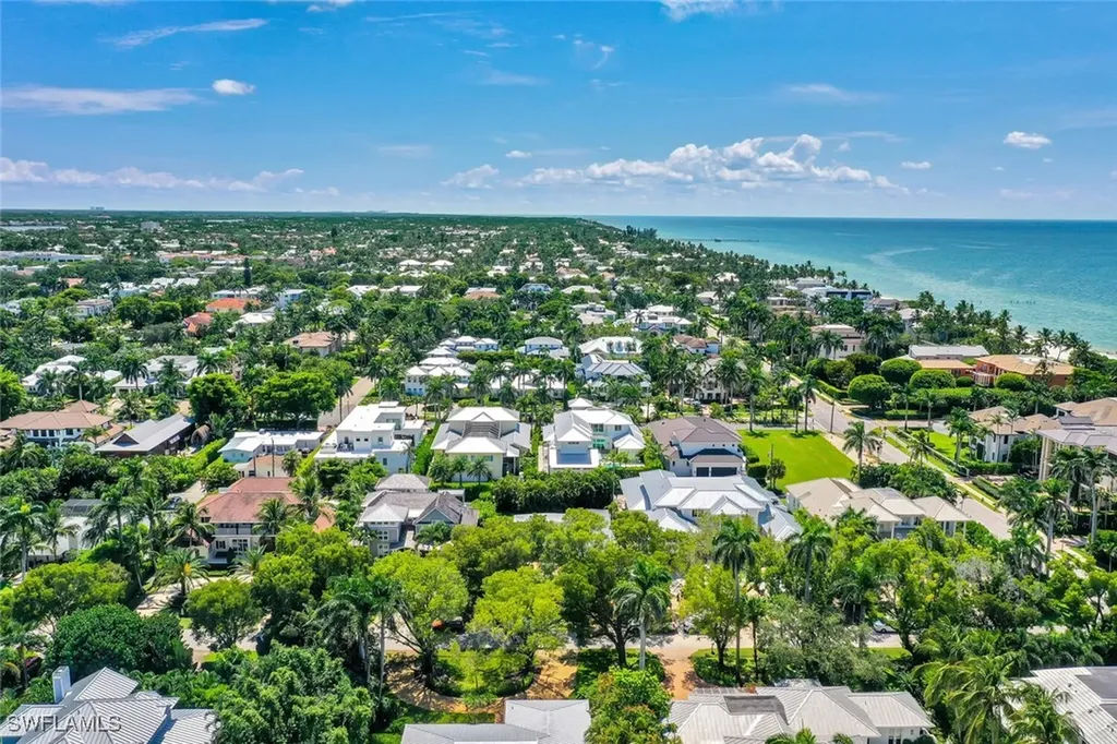 150 1st Avenue N Naples FL 34102