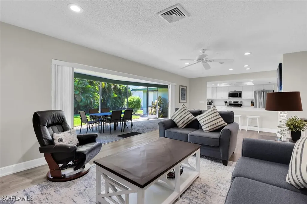 150 1st Avenue N Naples FL 34102