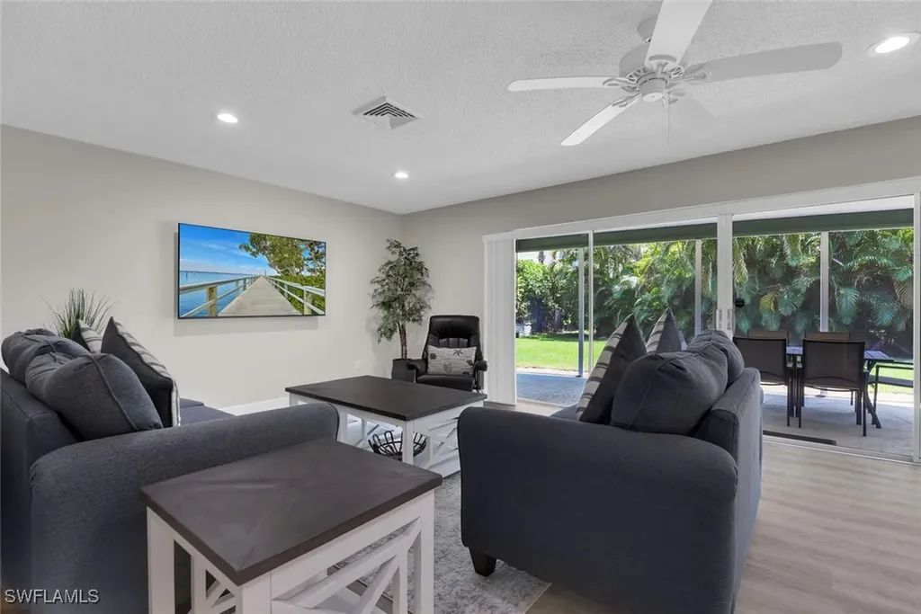 150 1st Avenue N Naples FL 34102