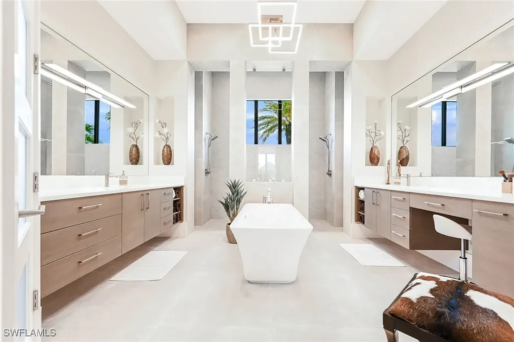 4646 Crayton Road Naples FL 34103
