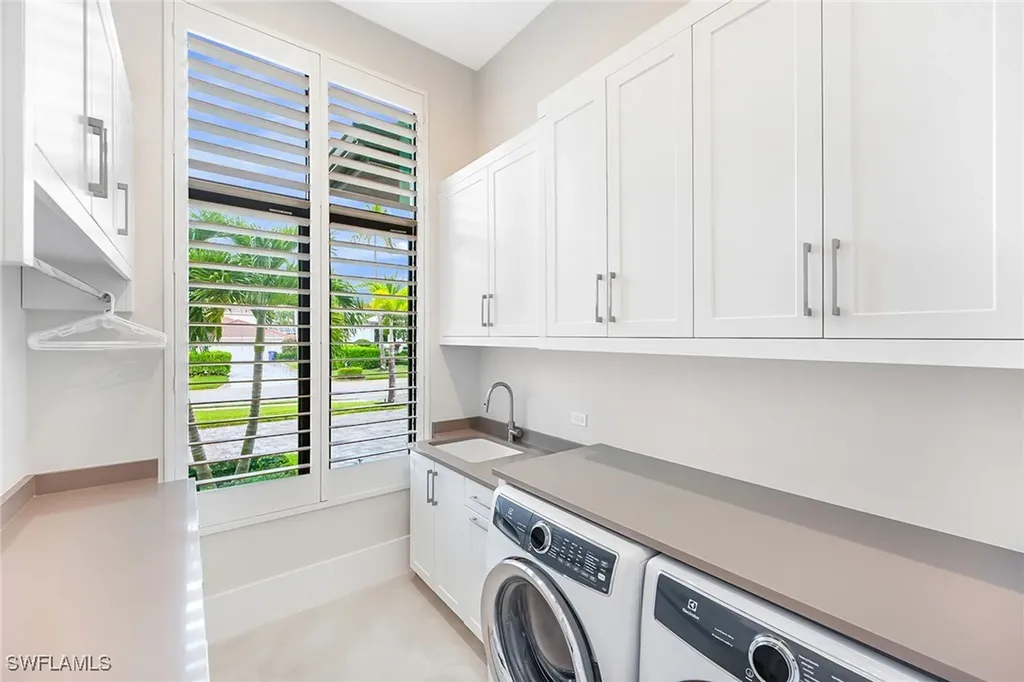4646 Crayton Road Naples FL 34103