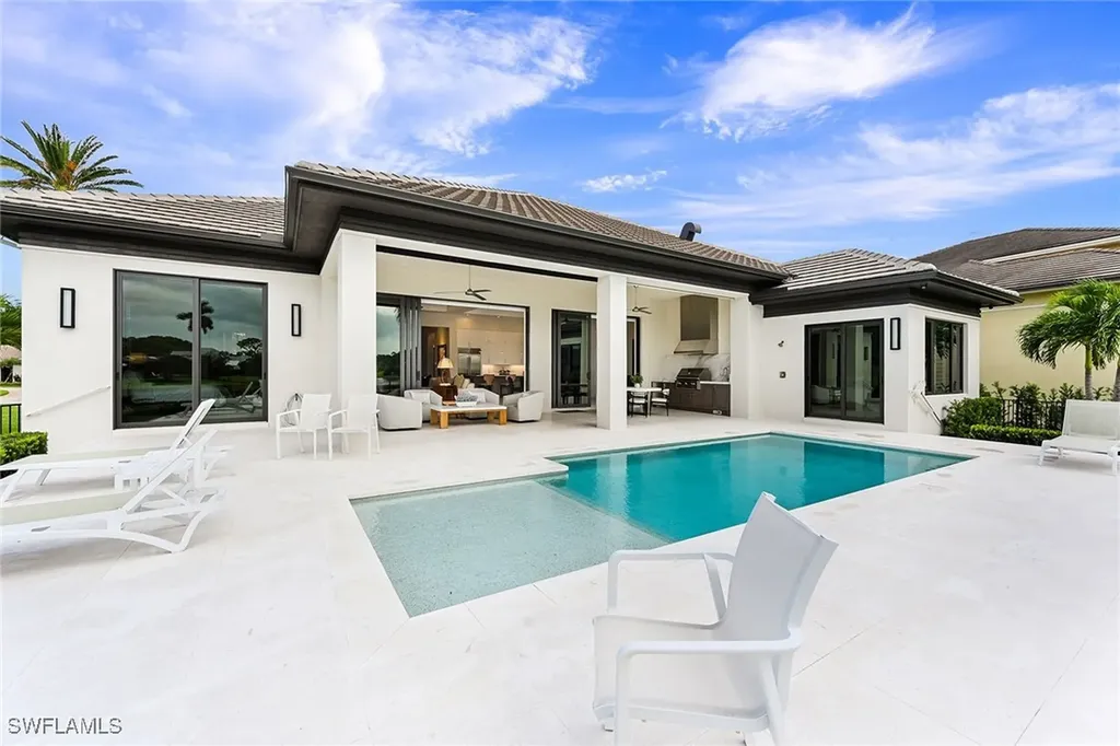 4646 Crayton Road Naples FL 34103