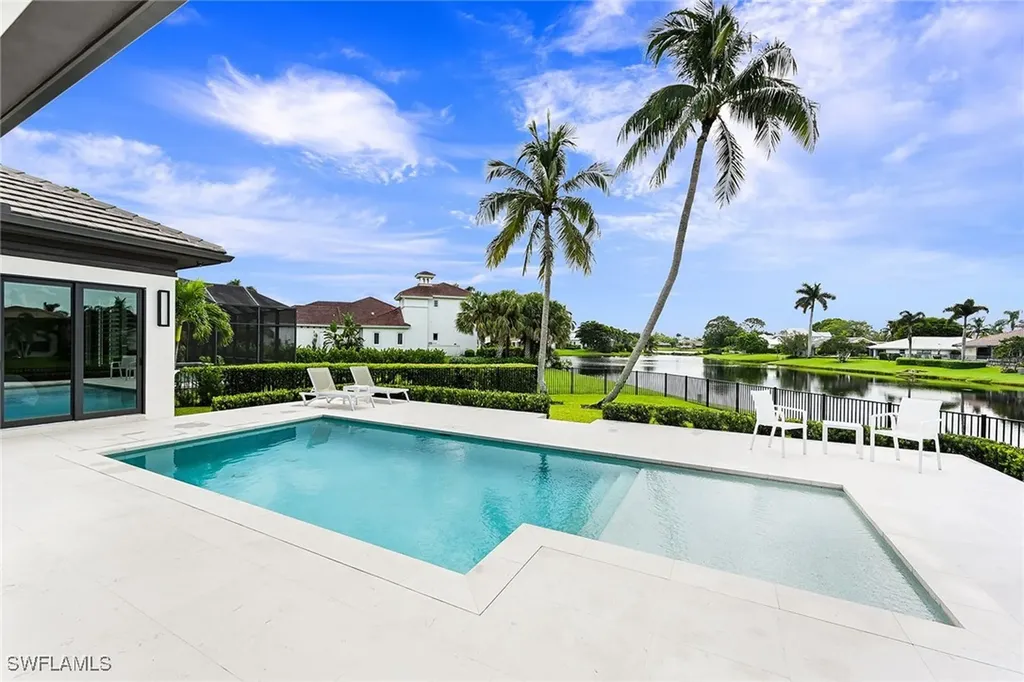 4646 Crayton Road Naples FL 34103