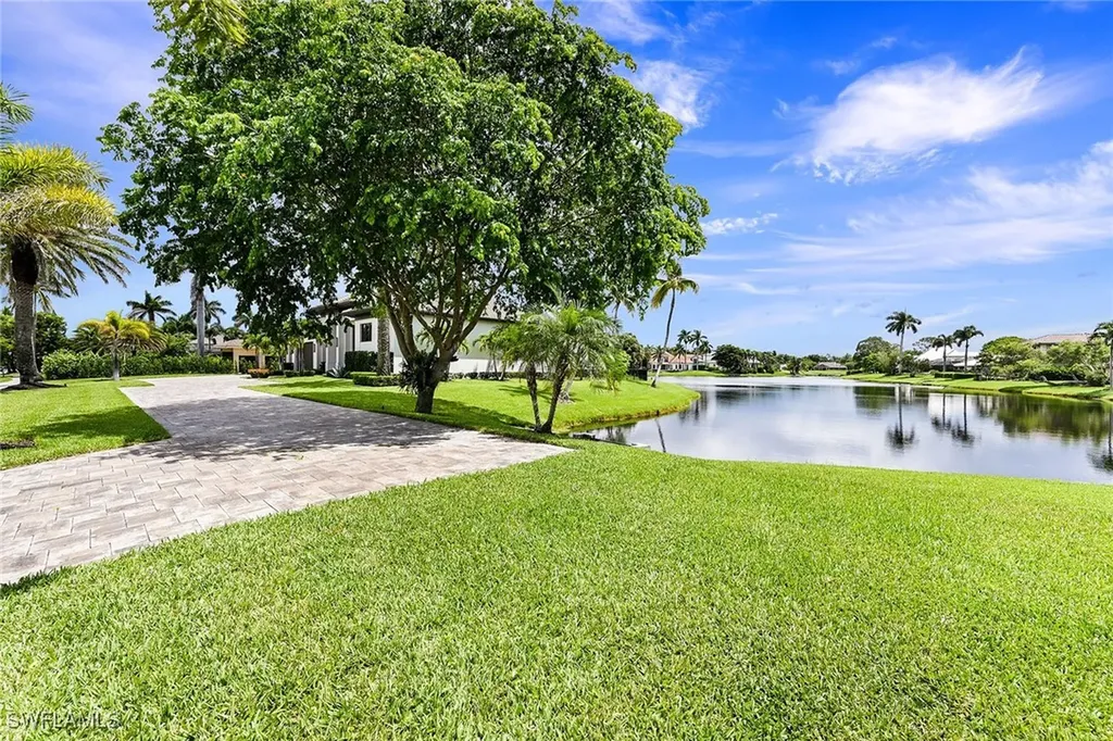 4646 Crayton Road Naples FL 34103