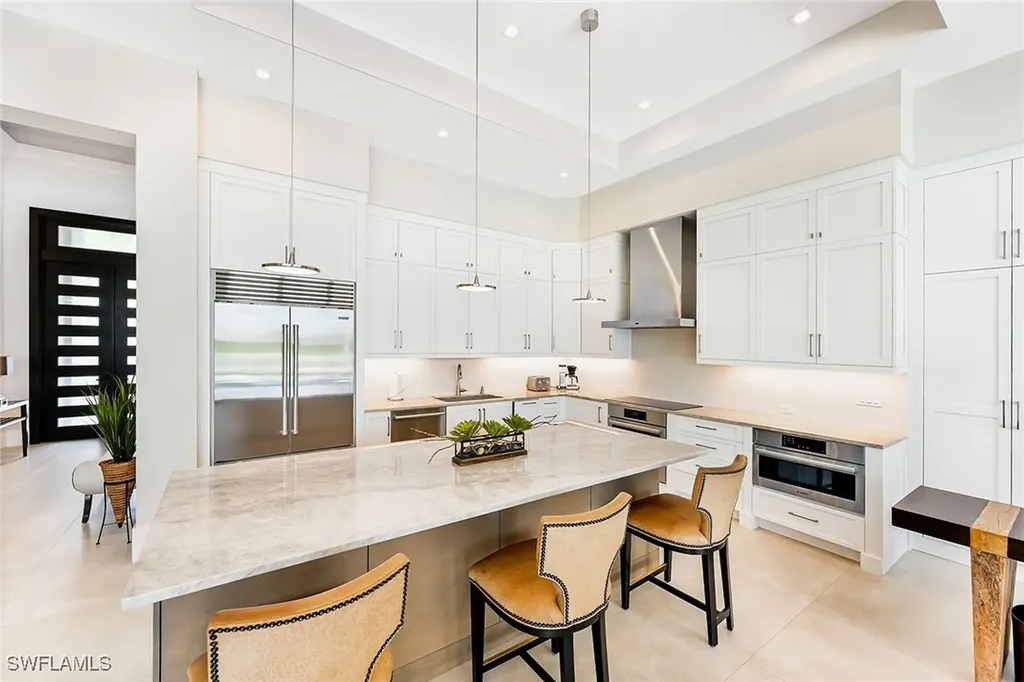 4646 Crayton Road Naples FL 34103
