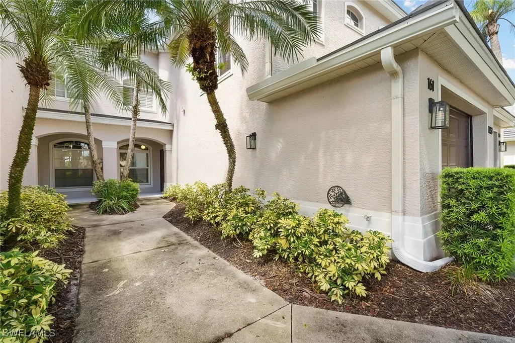1953 Crestview Way Naples FL 34119