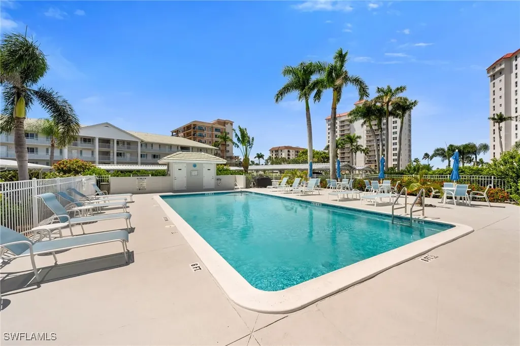 10682 Gulf Shore Drive Naples FL 34108