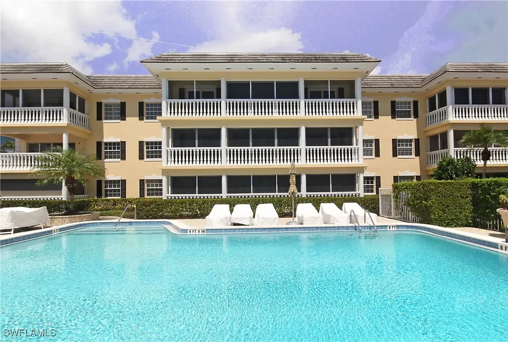 666 3rd Street S Naples FL 34102-6552