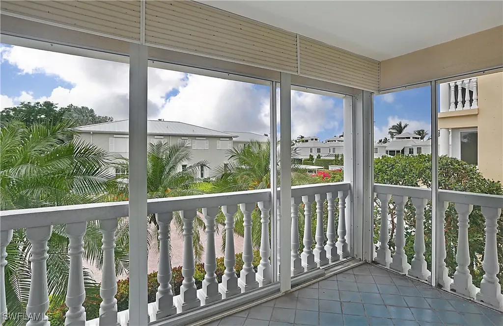 666 3rd Street S Naples FL 34102-6552