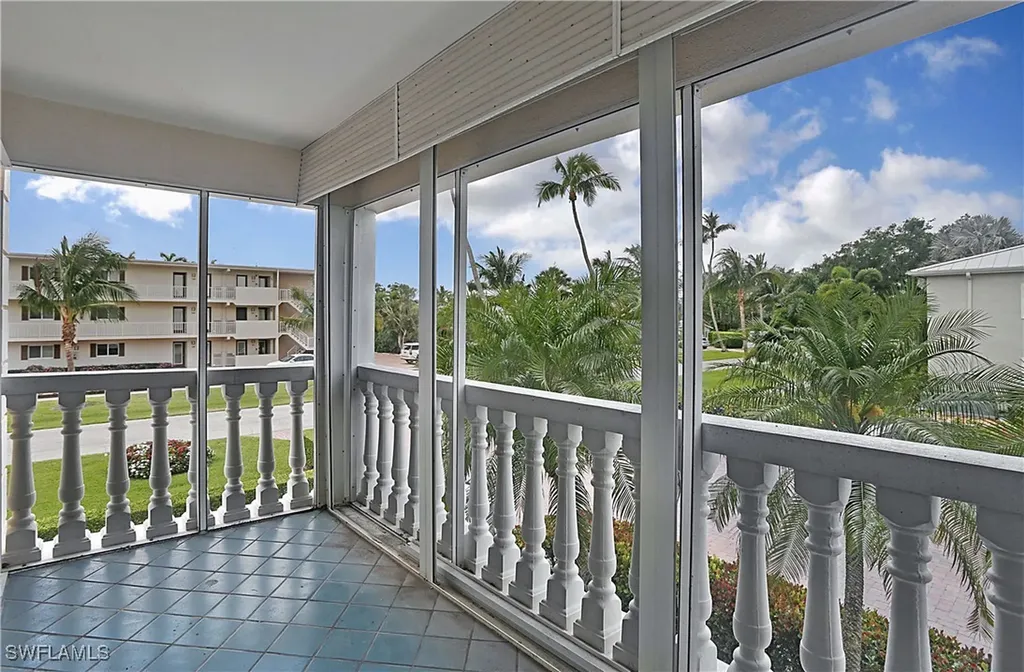 666 3rd Street S Naples FL 34102-6552