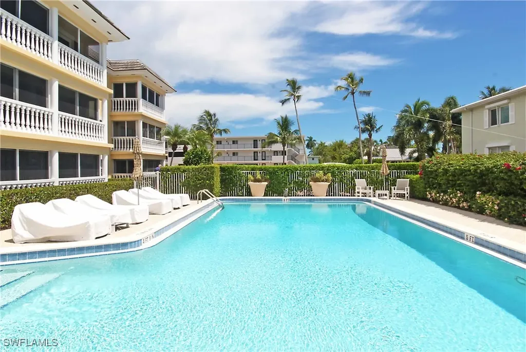 666 3rd Street S Naples FL 34102-6552