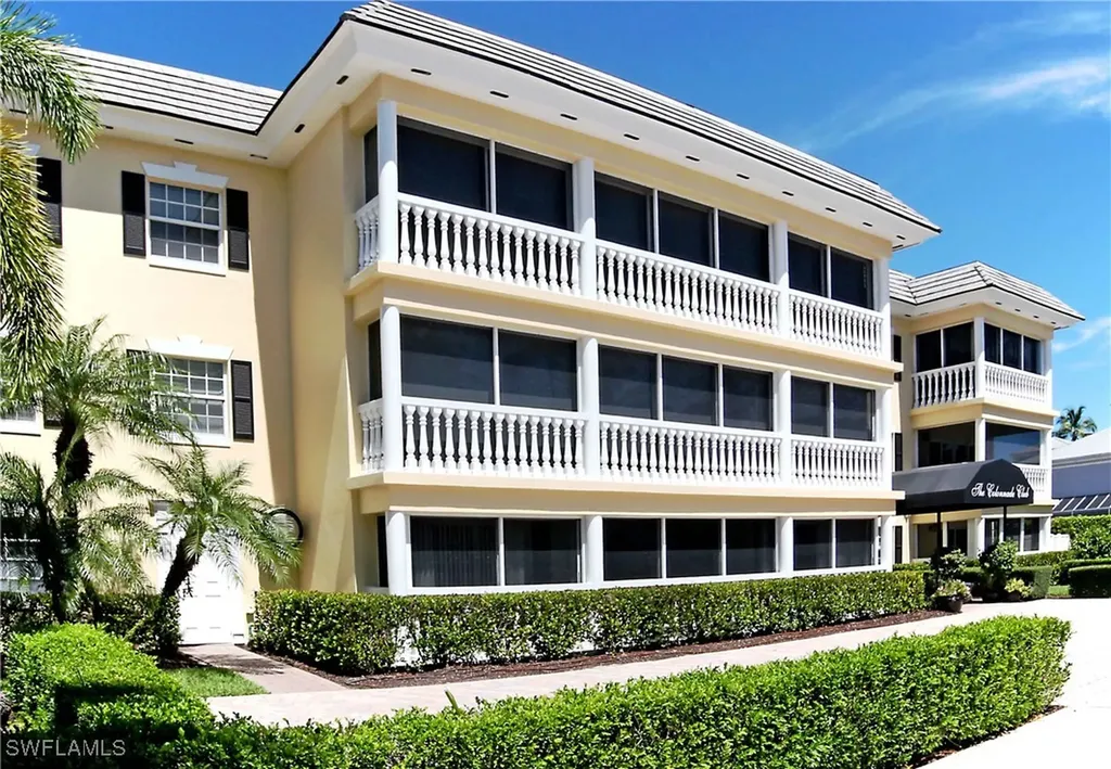666 3rd Street S Naples FL 34102-6552