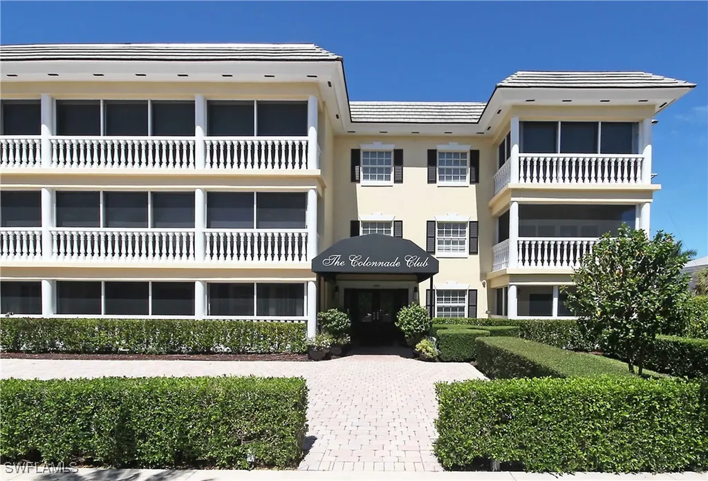 666 3rd Street S Naples FL 34102-6552