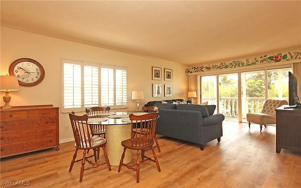 666 3rd Street S Naples FL 34102-6552