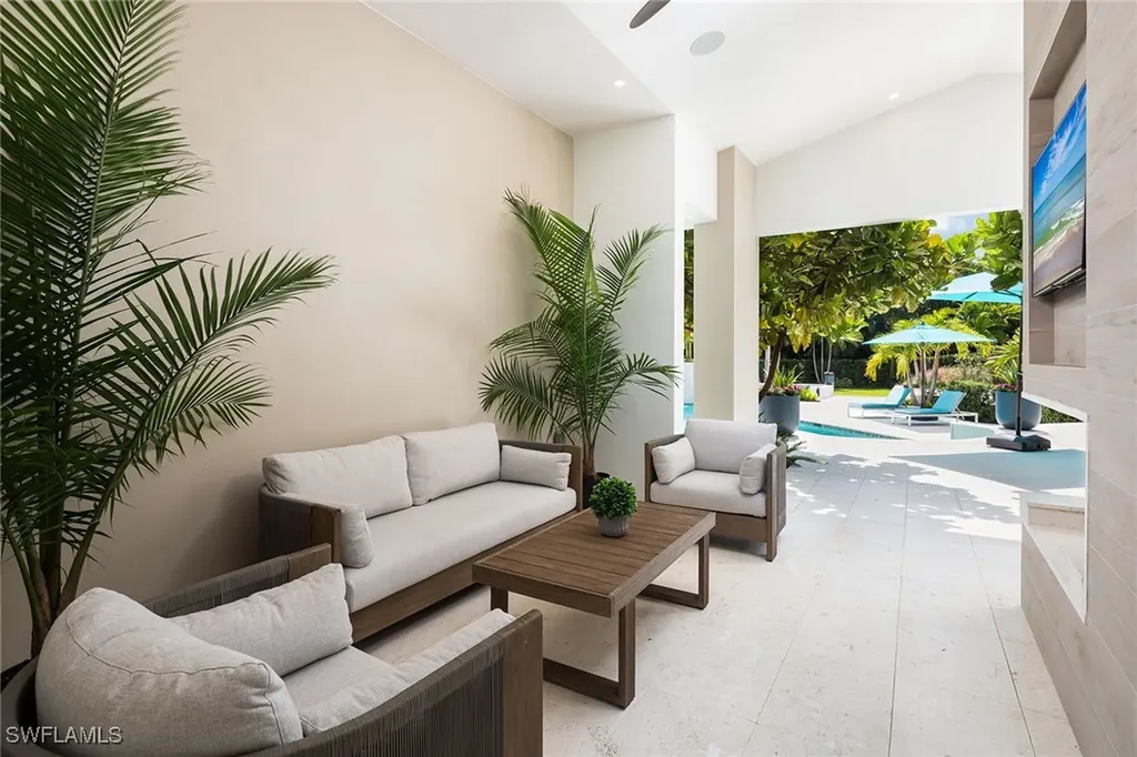 494 Gordonia Road Naples FL 34108