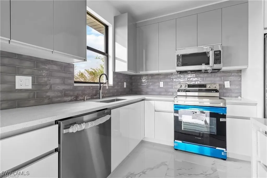 1806 NE 21st Place Cape Coral FL 33909