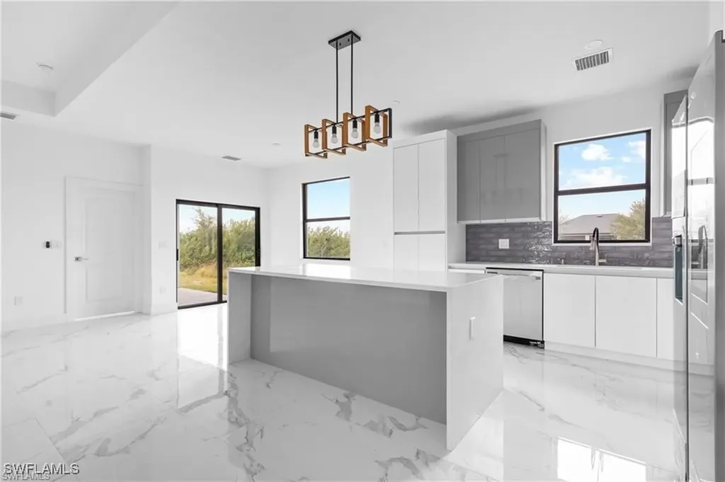 1806 NE 21st Place Cape Coral FL 33909
