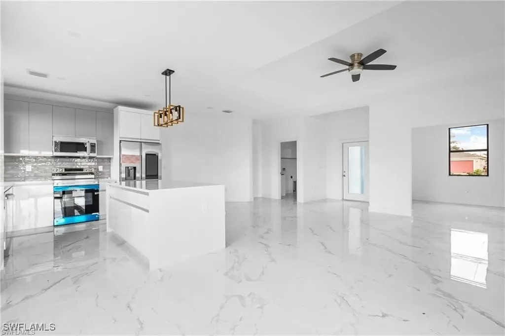 1806 NE 21st Place Cape Coral FL 33909