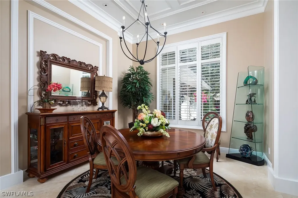 980 Barcarmil Way Naples FL 34110