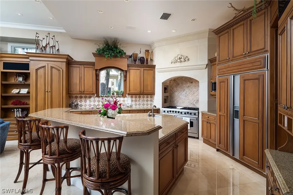 980 Barcarmil Way Naples FL 34110