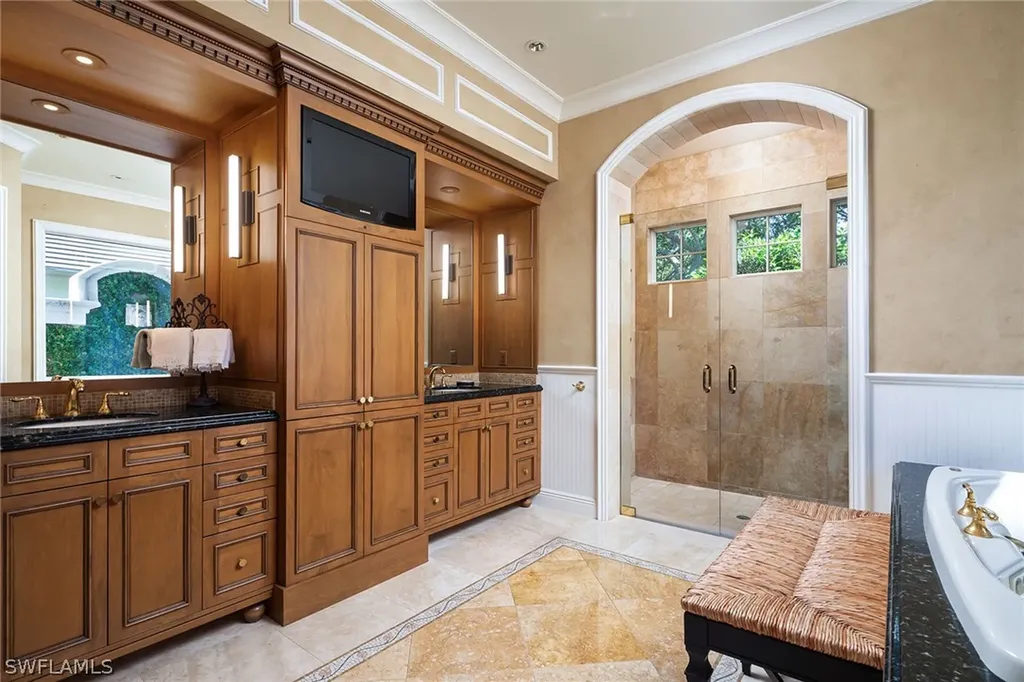 980 Barcarmil Way Naples FL 34110