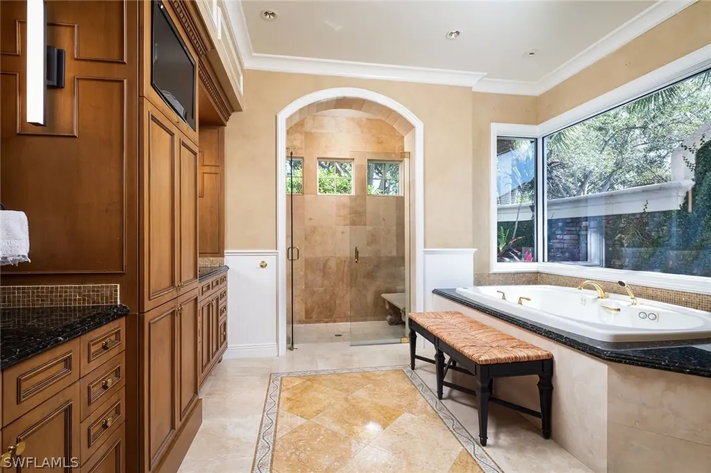 980 Barcarmil Way Naples FL 34110