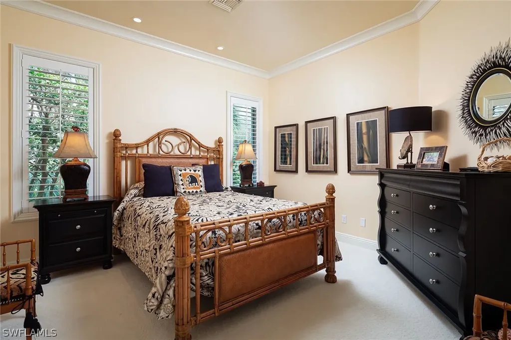 980 Barcarmil Way Naples FL 34110