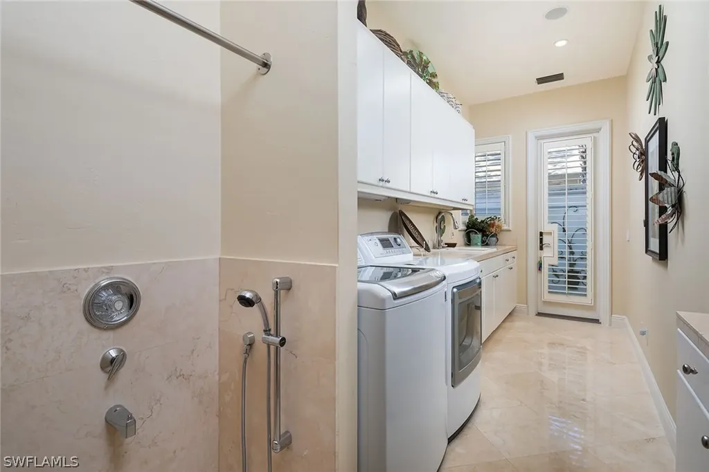 980 Barcarmil Way Naples FL 34110