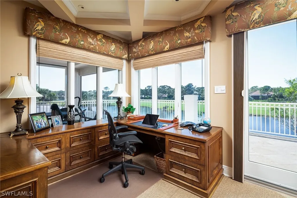 980 Barcarmil Way Naples FL 34110