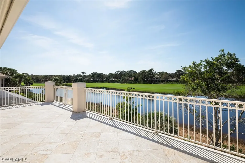 980 Barcarmil Way Naples FL 34110