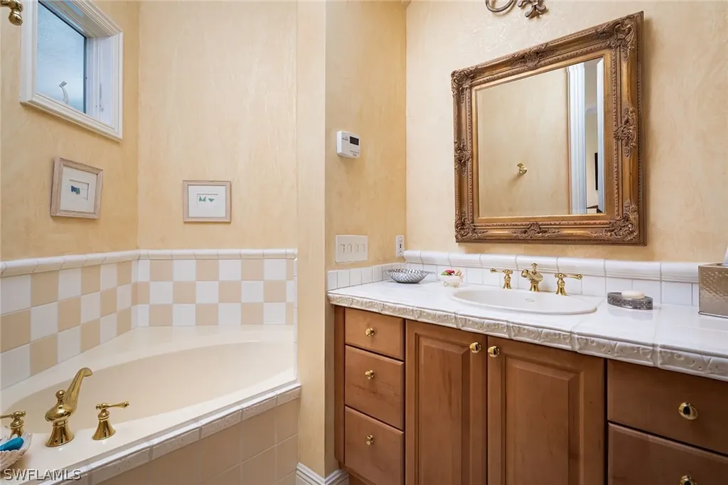 980 Barcarmil Way Naples FL 34110