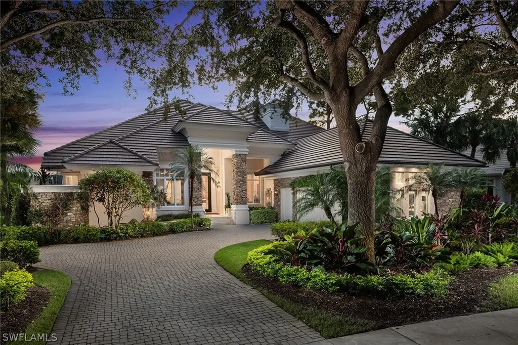 980 Barcarmil Way Naples FL 34110