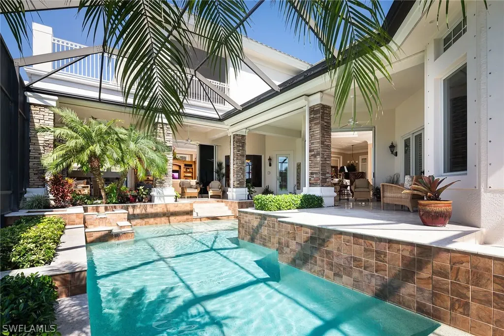 980 Barcarmil Way Naples FL 34110