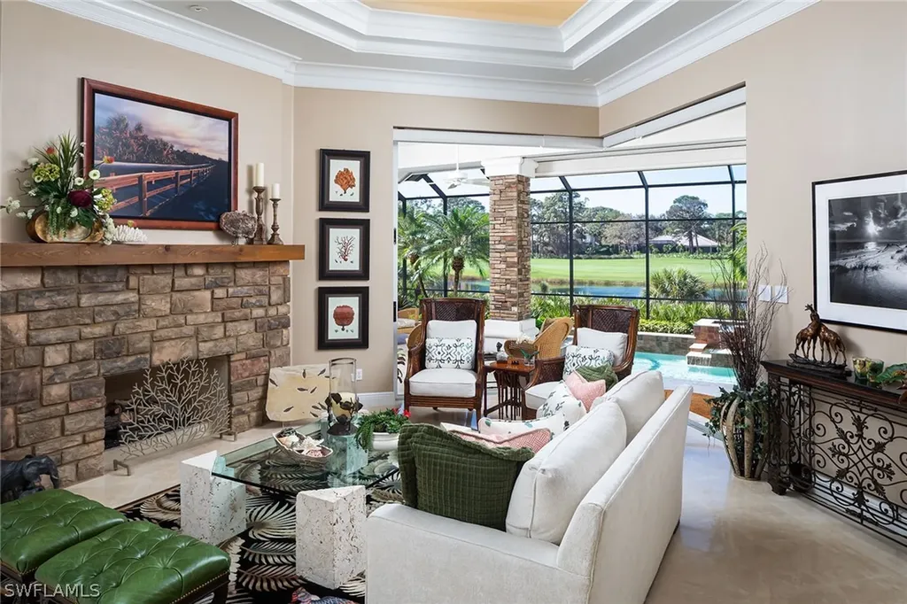 980 Barcarmil Way Naples FL 34110