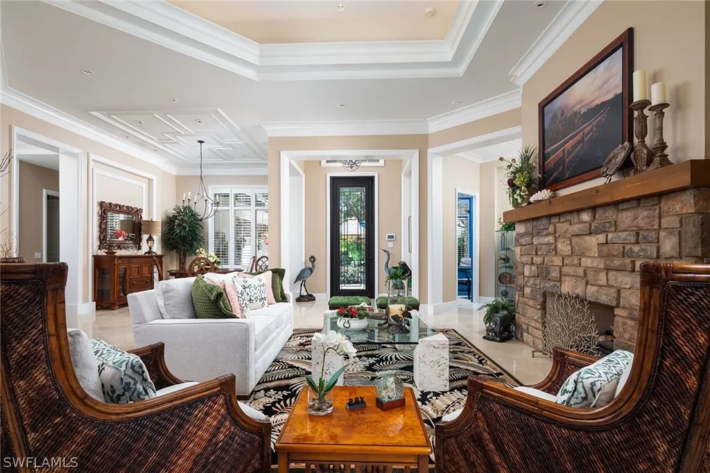 980 Barcarmil Way Naples FL 34110