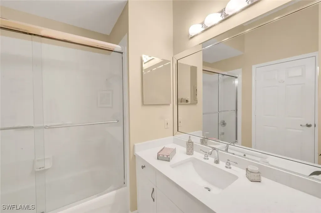 5867 Northridge Drive N Naples FL 34110