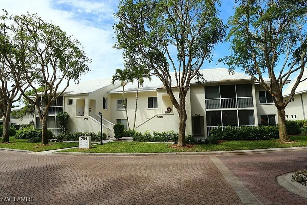 784 Willowbrook Drive Naples FL 34108