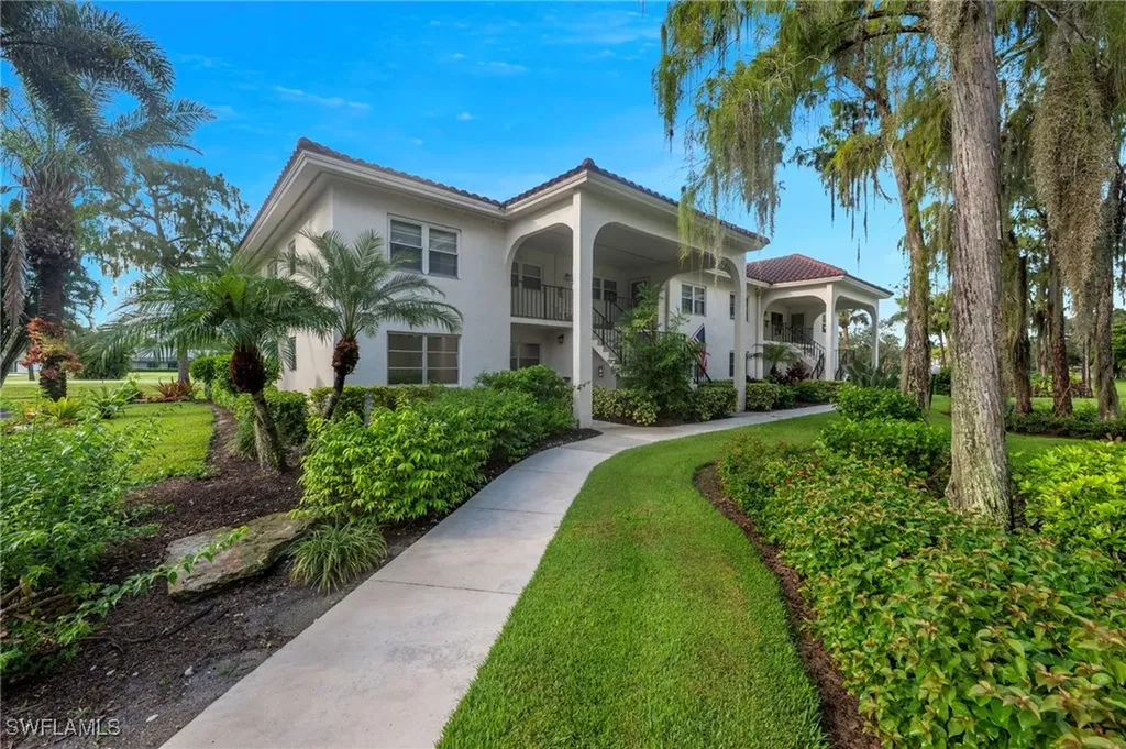 Naples FL, 1055 Forest Lakes Drive, Unit D114