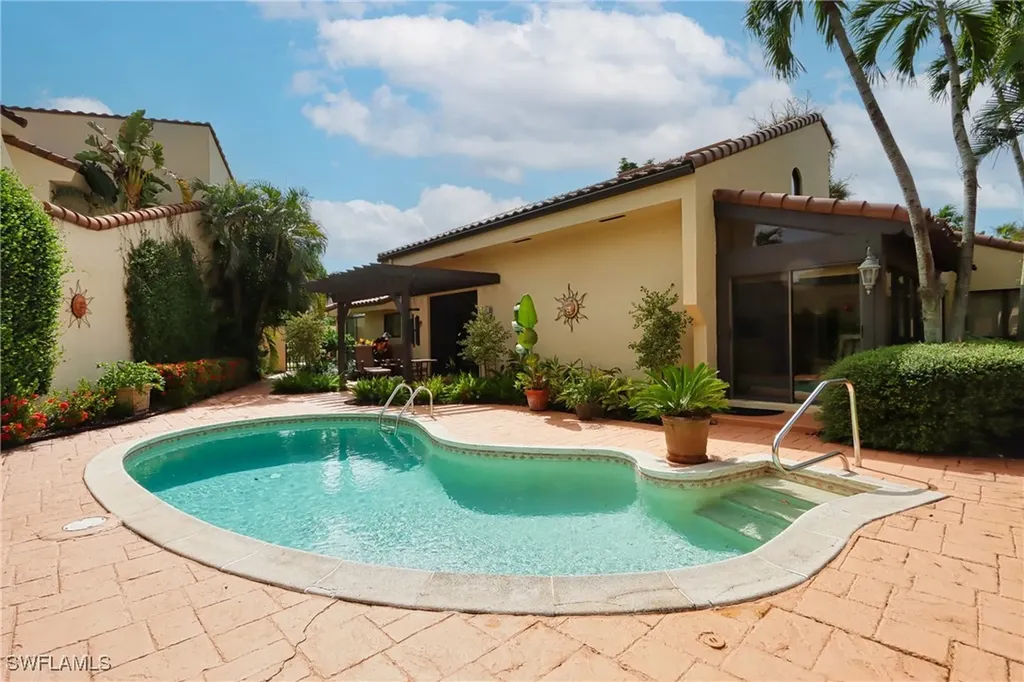 6810 Sand Pointe Circle Naples FL 34108