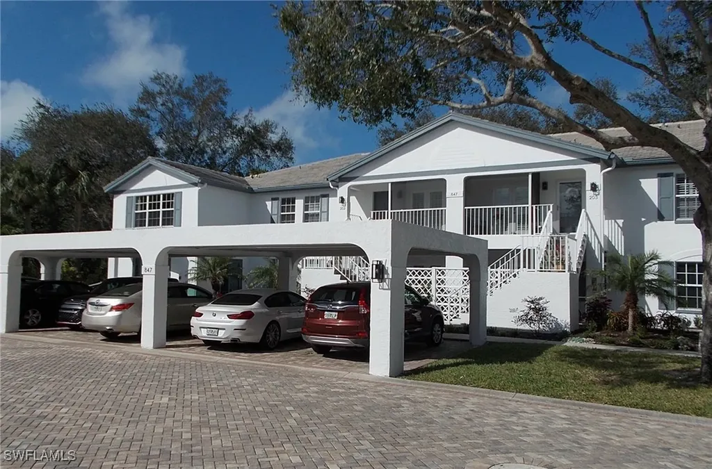 847 Tanbark Drive Naples FL 34108