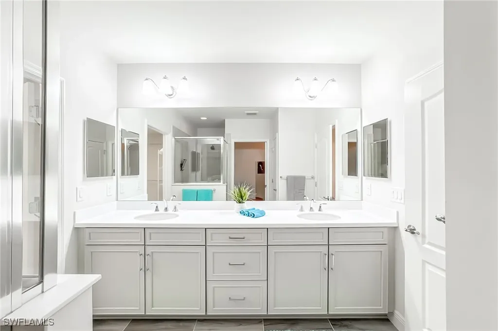6940 Avalon Circle Naples FL 34112