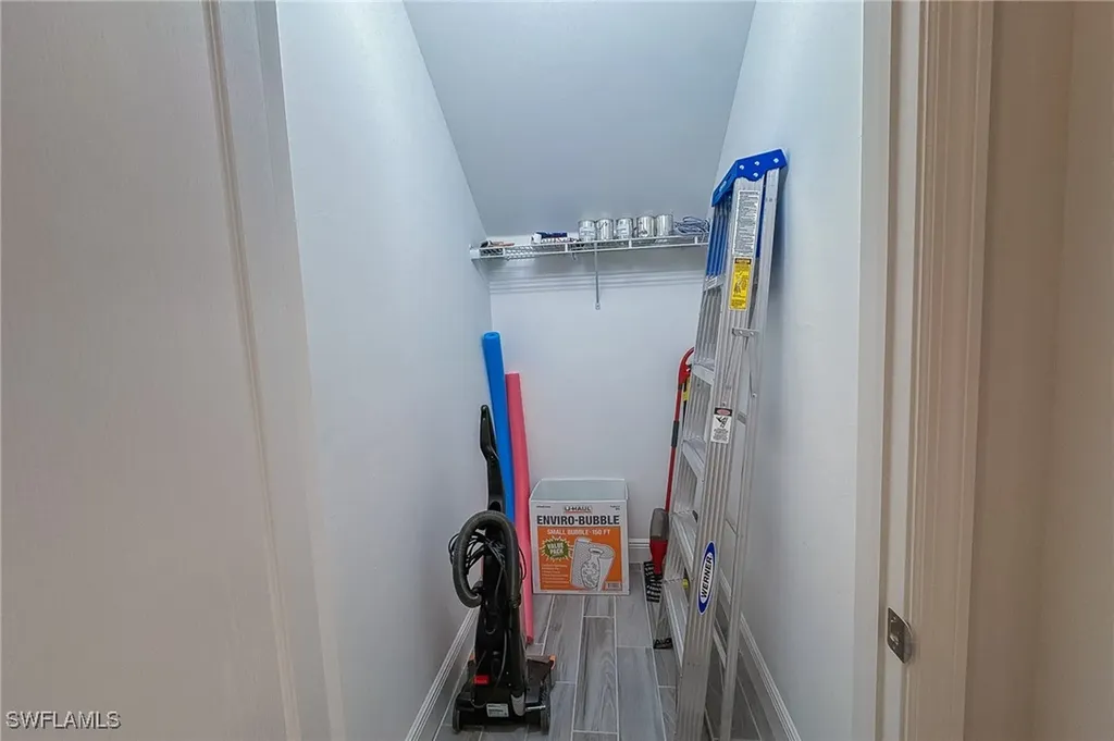 6940 Avalon Circle Naples FL 34112